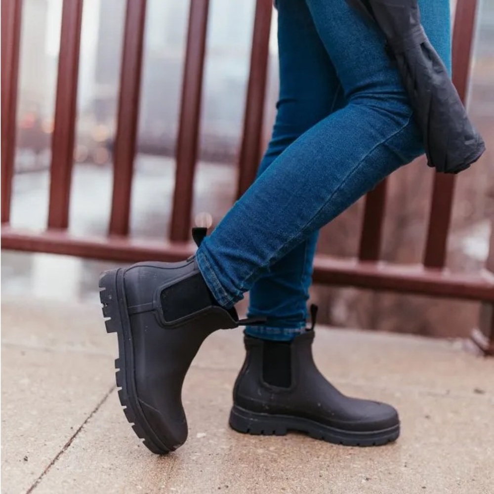 Everlane Black Chelsea Rain Boots
